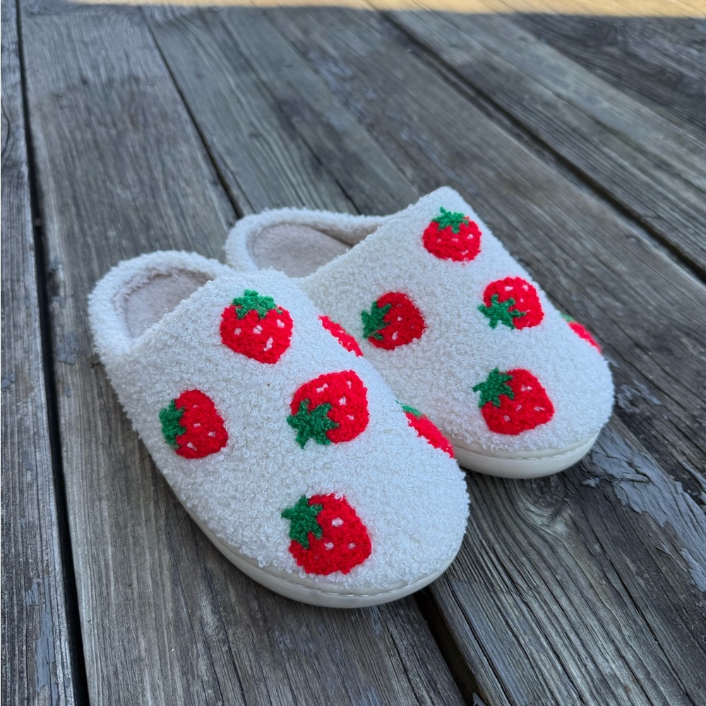 Katydid Strawberry Slippers S/M size